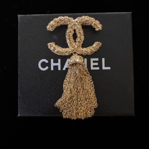 Golden tassel brooch