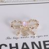 Bow brooch
